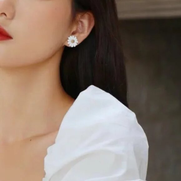 Kate Spade Into The Bloom Stud Earrings Gold White - Picture 6 of 6